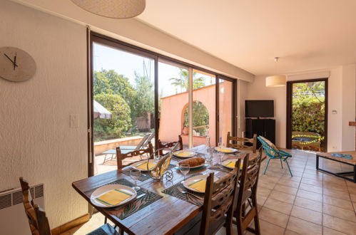 Photo 10 - 4 bedroom House in Hyères with garden and sea view