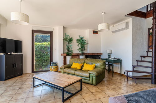 Photo 9 - 4 bedroom House in Hyères with garden and terrace