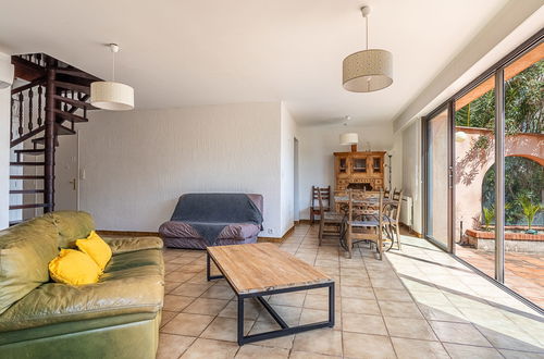 Photo 10 - 4 bedroom House in Hyères with garden and terrace