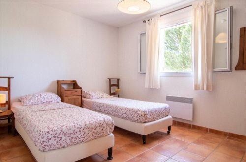 Foto 16 - Haus mit 3 Schlafzimmern in Nans-les-Pins mit schwimmbad und terrasse