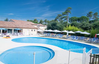 Photo 2 - Maison de 2 chambres à Nans-les-Pins avec piscine et terrasse