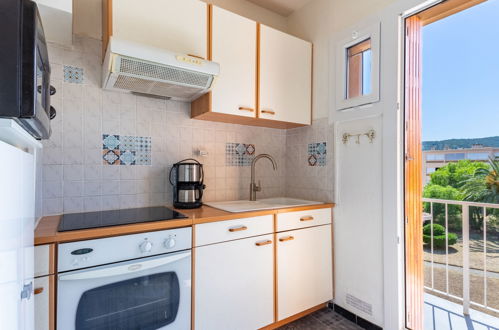 Foto 8 - Apartment mit 2 Schlafzimmern in Bormes-les-Mimosas mit blick aufs meer