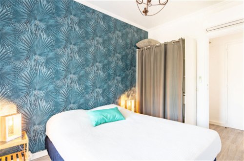 Foto 10 - Appartamento con 2 camere da letto a Bormes-les-Mimosas con vista mare
