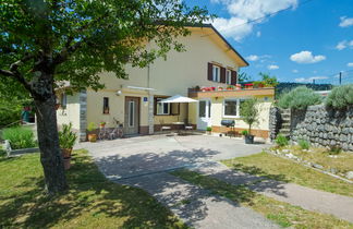 Photo 1 - Appartement de 2 chambres à Klana avec piscine privée et jardin