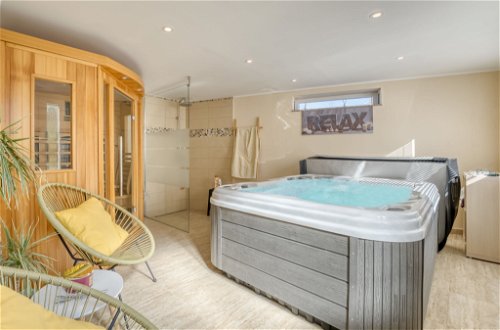 Foto 19 - Appartamento con 2 camere da letto a Klana con piscina privata e vista mare
