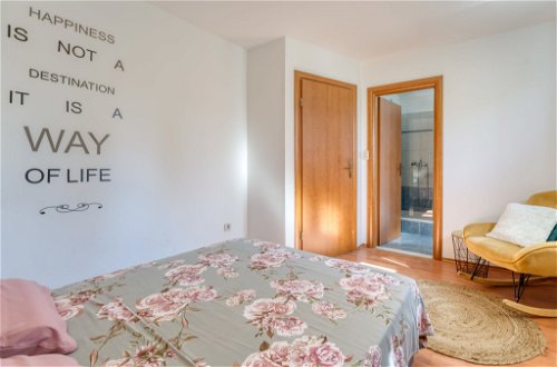 Foto 31 - Appartamento con 2 camere da letto a Klana con piscina privata e vista mare