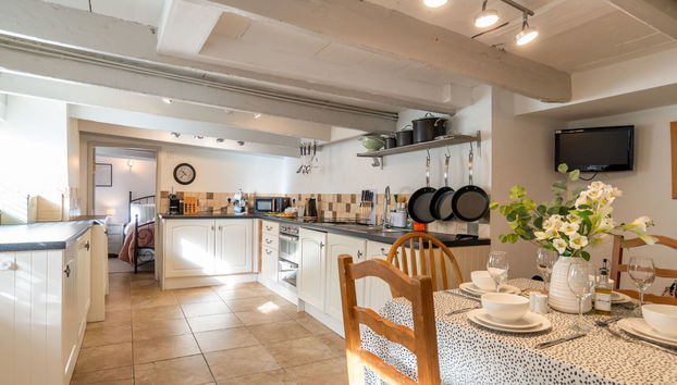 3 bedroom House in St Austell - Photo 2