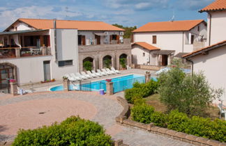 Photo 1 - Appartement de 2 chambres à Follonica avec piscine et vues à la mer