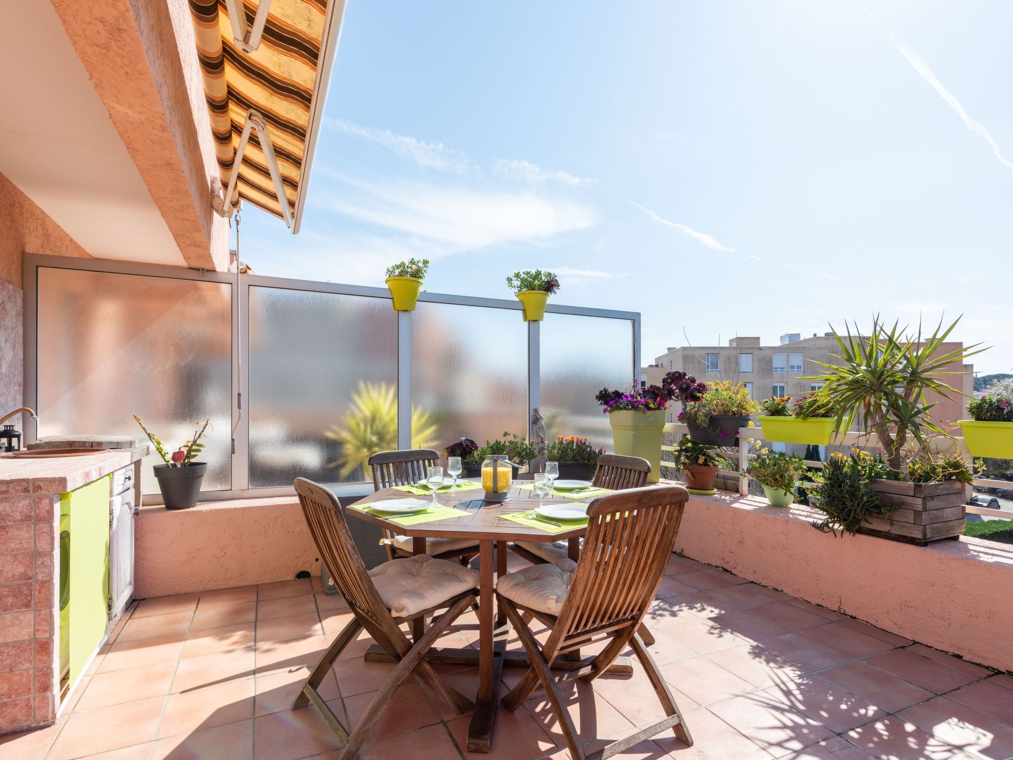 Foto 10 - Appartamento con 1 camera da letto a Sainte-Maxime con piscina e vista mare