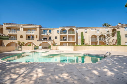 Foto 1 - Apartamento de 1 habitación en Gassin con piscina y vistas al mar