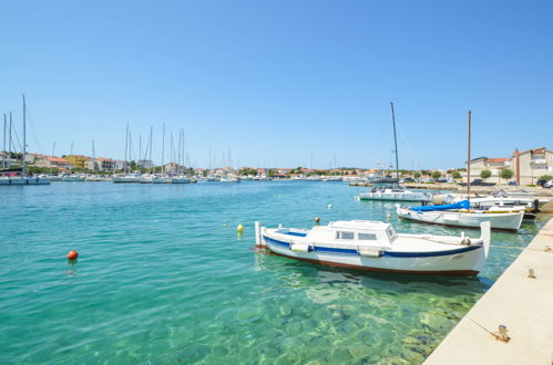 Foto 15 - Appartamento con 1 camera da letto a Tisno con terrazza e vista mare