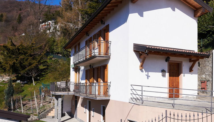 Photo 1 - Maison de 2 chambres à Centro Valle Intelvi avec jardin et vues sur la montagne