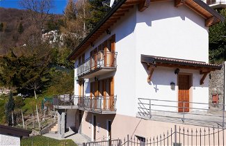 Photo 1 - Maison de 2 chambres à Centro Valle Intelvi avec jardin et vues sur la montagne