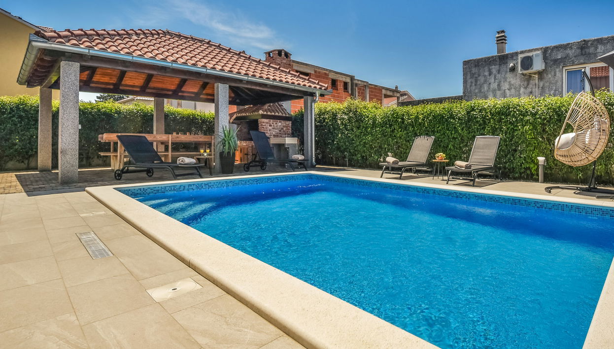 Maison de 3 chambres à Biograd na Moru avec piscine privée et terrasse - Photo 1