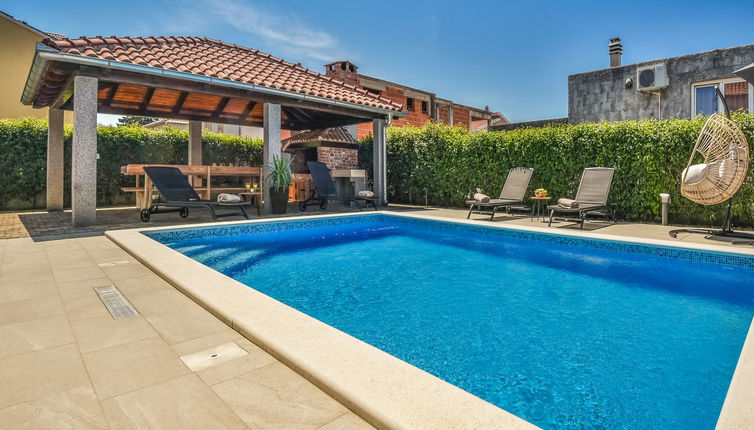 Foto 1 - Casa de 3 quartos em Biograd na Moru com piscina privada e terraço