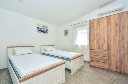 Foto 23 - Casa de 3 quartos em Biograd na Moru com piscina privada e terraço