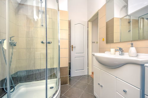 Foto 30 - Casa de 3 quartos em Biograd na Moru com piscina privada e terraço