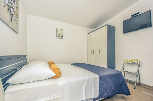 Foto 19 - Casa de 3 quartos em Biograd na Moru com piscina privada e terraço