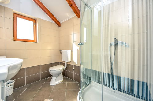 Foto 31 - Casa de 3 quartos em Biograd na Moru com piscina privada e terraço