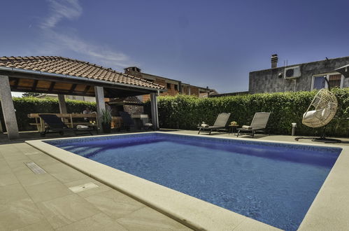 Photo 2 - Maison de 3 chambres à Biograd na Moru avec piscine privée et terrasse