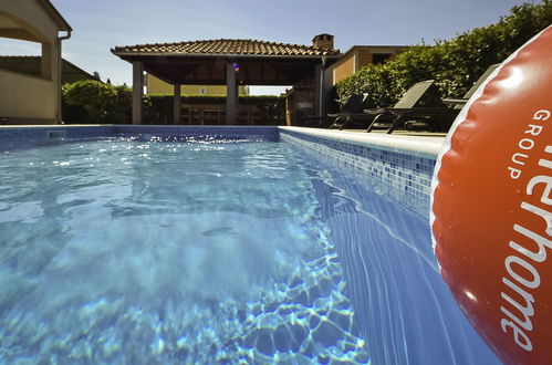 Photo 3 - Maison de 3 chambres à Biograd na Moru avec piscine privée et vues à la mer