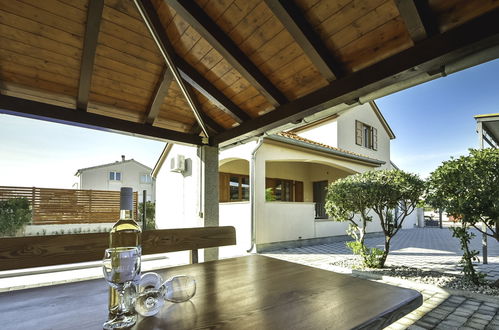 Photo 20 - Maison de 3 chambres à Biograd na Moru avec piscine privée et vues à la mer