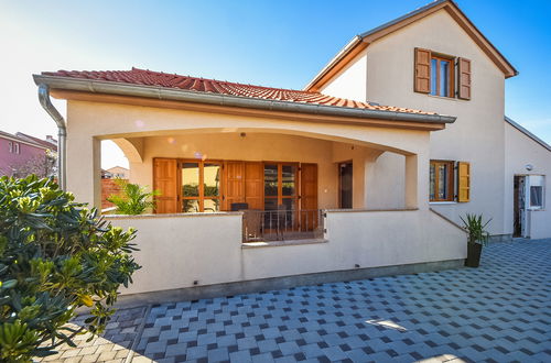 Foto 6 - Casa de 3 quartos em Biograd na Moru com piscina privada e terraço
