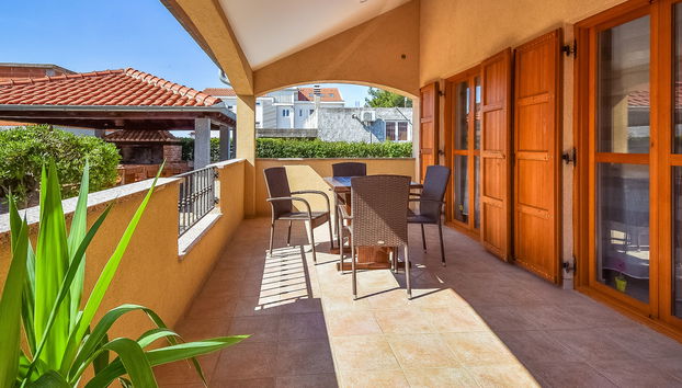 Maison de 3 chambres à Biograd na Moru avec piscine privée et terrasse - Photo 2