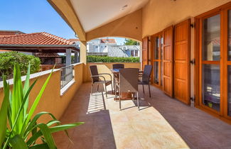 Foto 2 - Casa de 3 quartos em Biograd na Moru com piscina privada e terraço