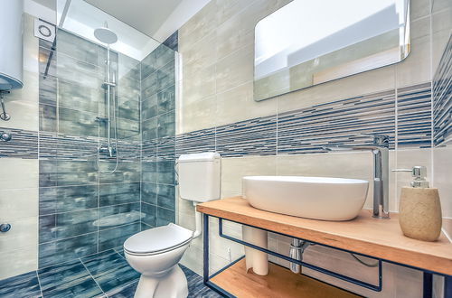 Foto 25 - Casa de 3 quartos em Biograd na Moru com piscina privada e terraço