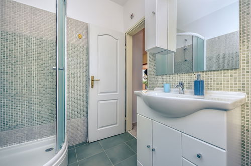Foto 20 - Casa de 3 quartos em Biograd na Moru com piscina privada e terraço