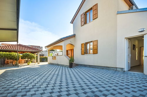 Foto 33 - Casa de 3 quartos em Biograd na Moru com piscina privada e terraço