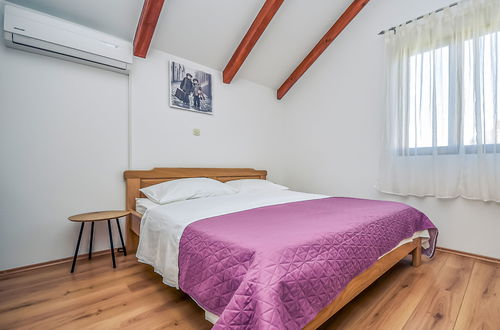 Foto 5 - Casa de 3 quartos em Biograd na Moru com piscina privada e terraço