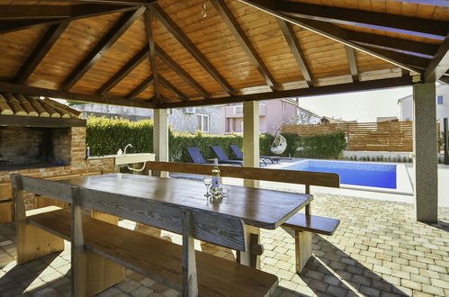 Foto 28 - Casa de 3 quartos em Biograd na Moru com piscina privada e terraço