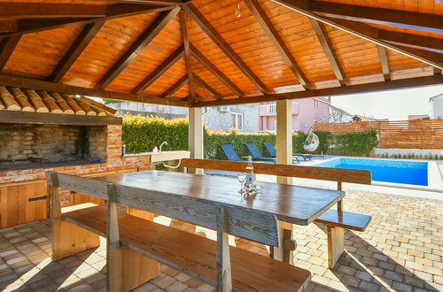 Foto 16 - Casa de 3 quartos em Biograd na Moru com piscina privada e terraço