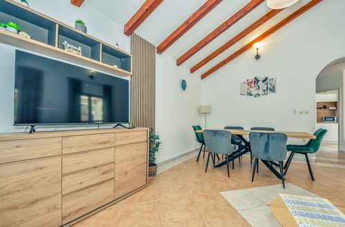 Foto 4 - Casa de 3 quartos em Biograd na Moru com piscina privada e terraço