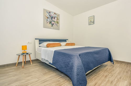 Foto 17 - Casa de 3 quartos em Biograd na Moru com piscina privada e terraço