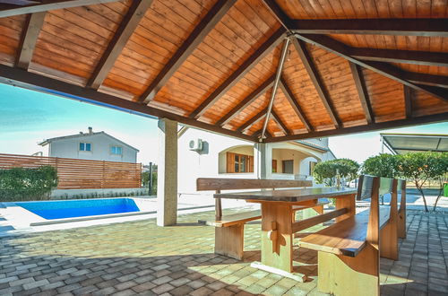 Foto 32 - Casa de 3 quartos em Biograd na Moru com piscina privada e terraço