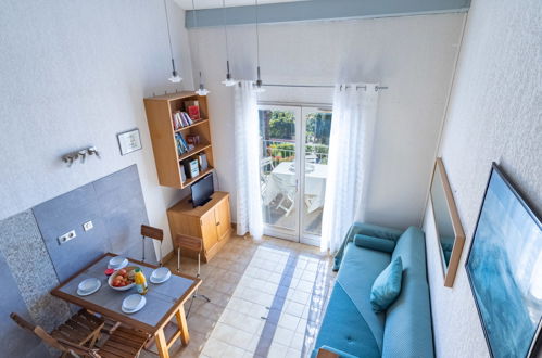 Foto 6 - Apartamento de 2 quartos em Rayol-Canadel-sur-Mer com piscina e vistas do mar