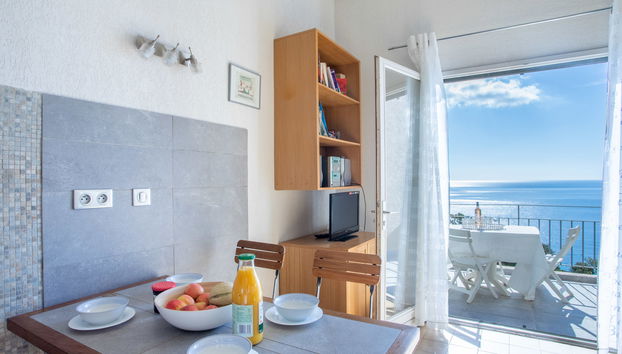 2 bedroom Apartment in Rayol-Canadel-sur-Mer with swimming pool and garden - Photo 2