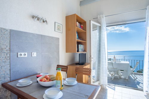 Foto 2 - Apartamento de 2 quartos em Rayol-Canadel-sur-Mer com piscina e vistas do mar