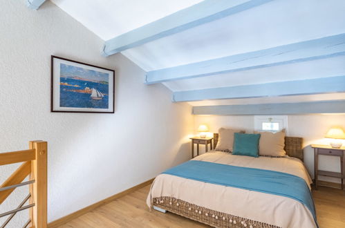 Foto 14 - Appartamento con 2 camere da letto a Rayol-Canadel-sur-Mer con piscina e vista mare