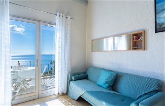 Foto 3 - Appartamento con 2 camere da letto a Rayol-Canadel-sur-Mer con piscina e vista mare