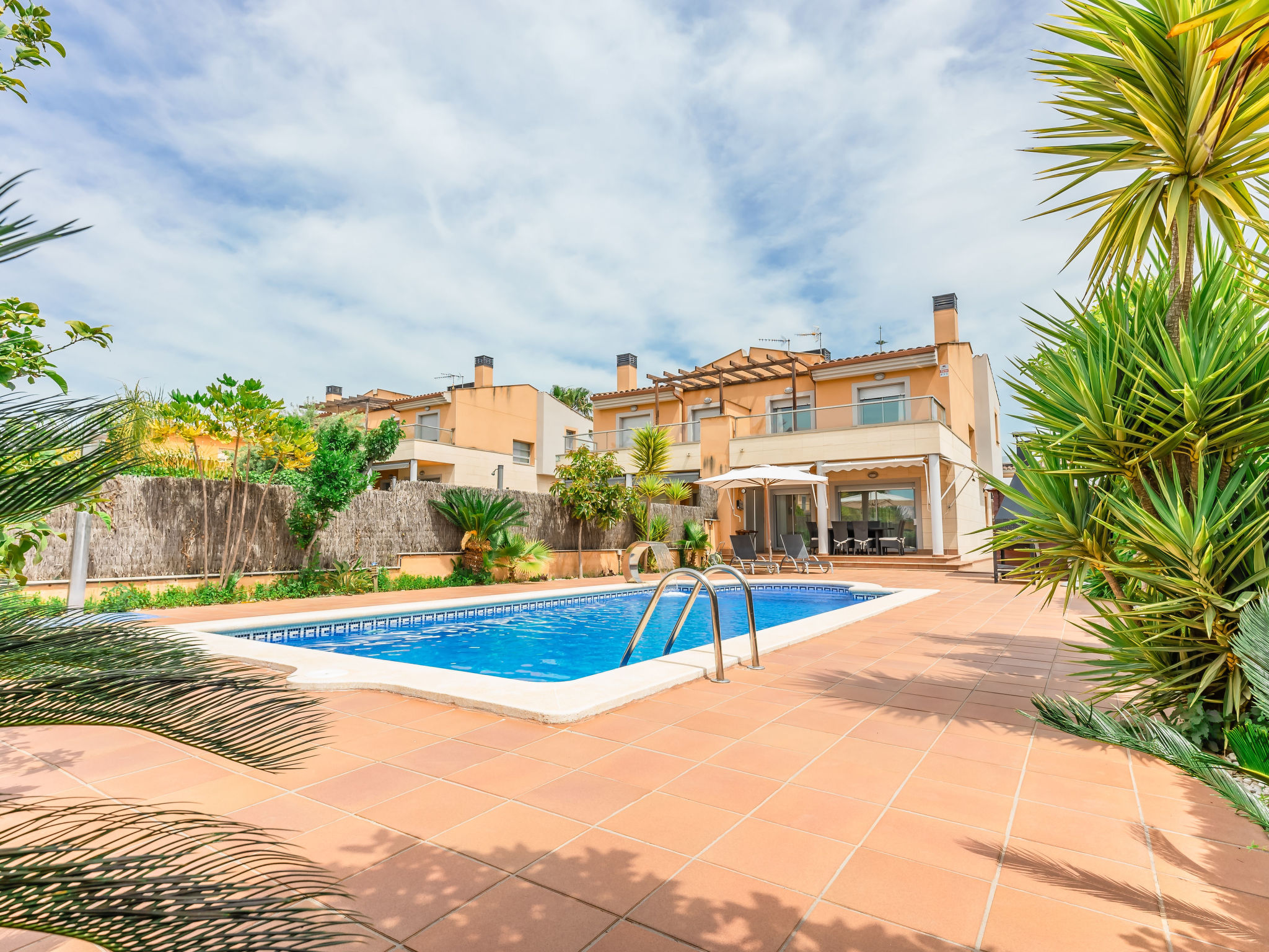 Foto 6 - Casa de 4 habitaciones en Roda de Berà con piscina privada y vistas al mar