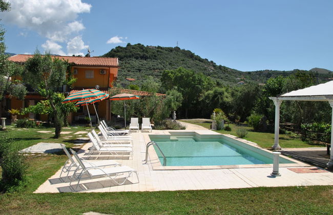 Casa de 7 quartos em Itri com piscina privada e jardim - Foto 1