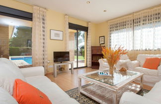 Photo 3 - 4 bedroom House in l'Ametlla de Mar with private pool and sea view