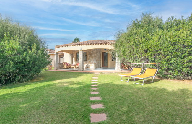 Casa de 4 quartos em Muravera com jardim e terraço - Foto 1