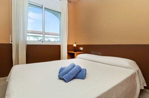 Foto 5 - Appartamento con 2 camere da letto a Mont-roig del Camp con piscina e vista mare