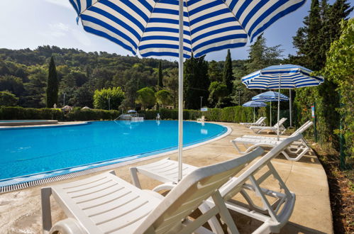 Foto 30 - Apartamento de 2 habitaciones en Piran con piscina y jardín