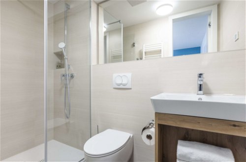 Foto 10 - Appartamento con 2 camere da letto a Pirano con piscina e giardino